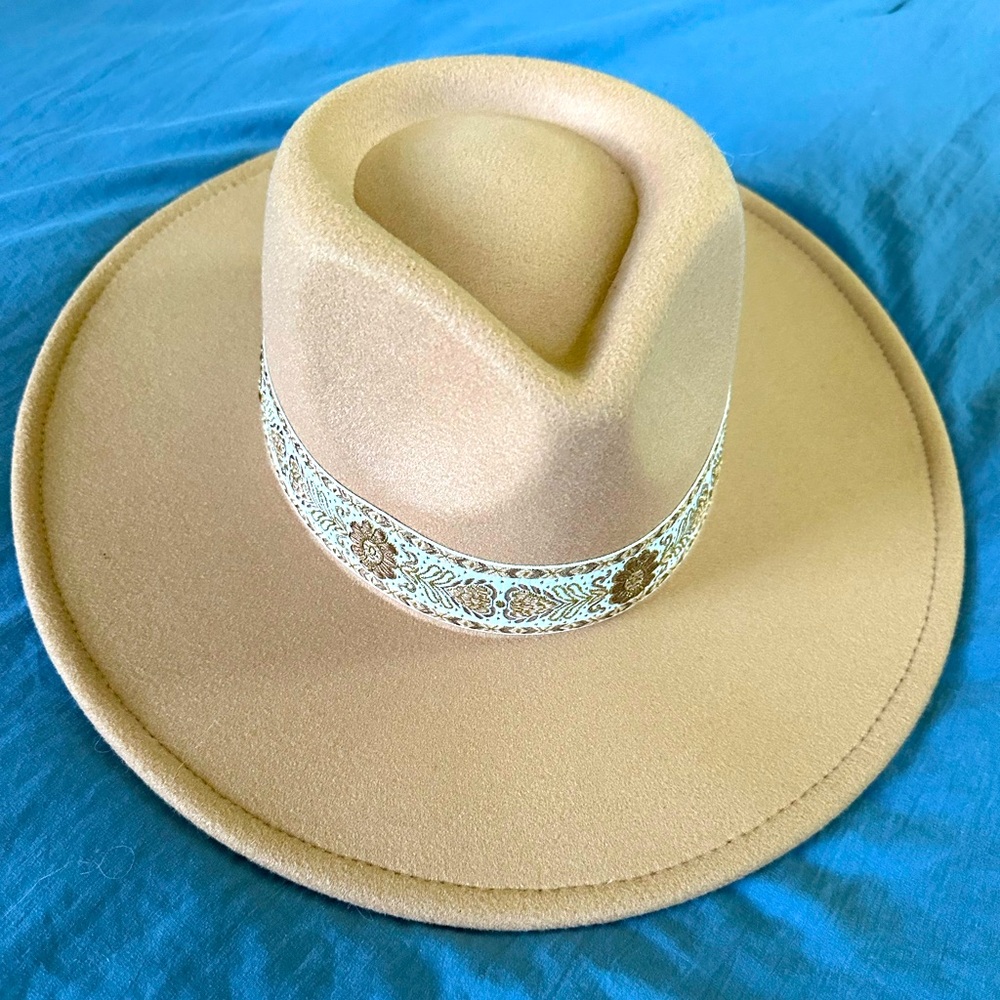 Embroidery wide-brim hat
